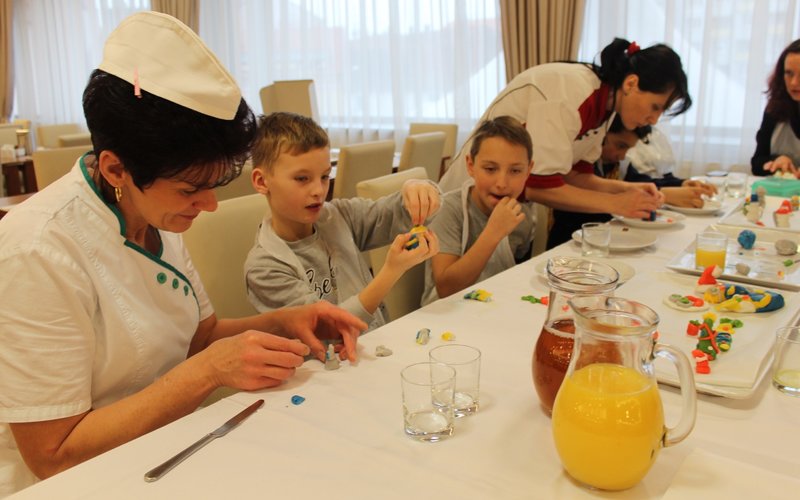 Kids from the children’s home in Písek spend a creative afternoon at the Clarion Congress Hotel Česk